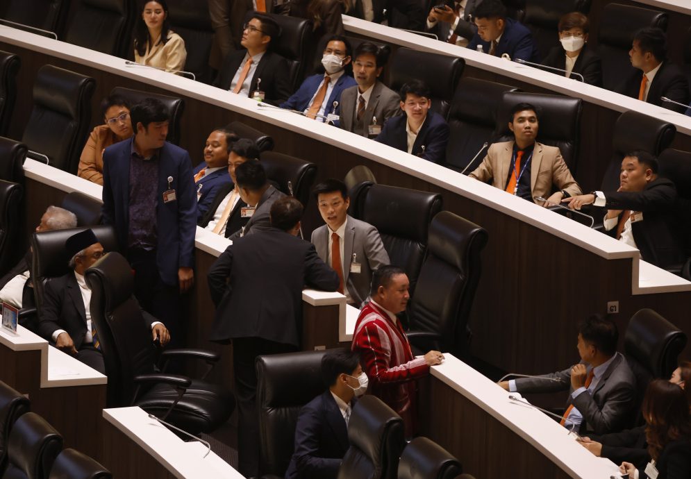 天下事主文)拥有巨人父亲塔辛 佩通坦的泰相生涯 有利有弊