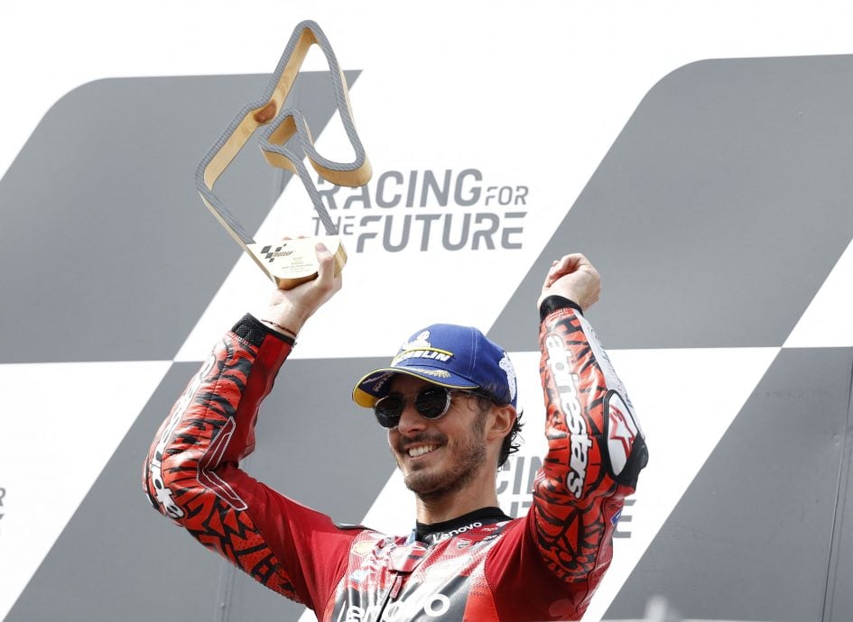 奥地利站MotoGP|夺3连霸成史上第一人 巴尼亚亚:听取罗西建言真有用