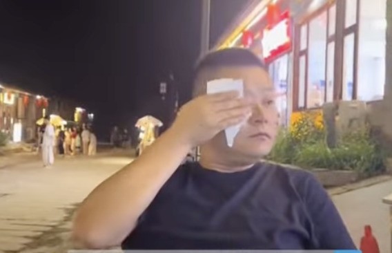 女儿考上大学要离家 父亲不舍竟哭成泪人