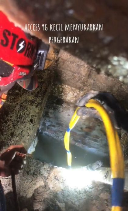 女游客坠坑失踪|视频|消拯蛙人下水道救援 “污水湍急能见度近零”