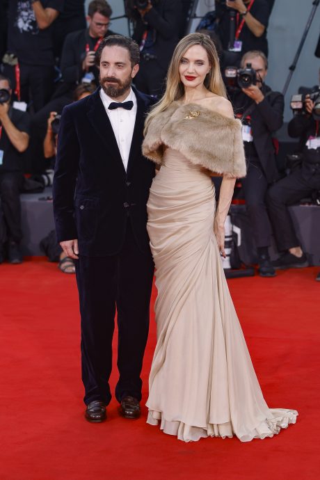 威尼斯影展|全场起立鼓掌8分钟 安祖莲娜出席映后落泪