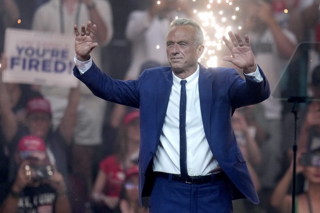 小罗拔特.肯尼迪宣布中止竞选改挺特朗普 遭手足斥“叛徒”