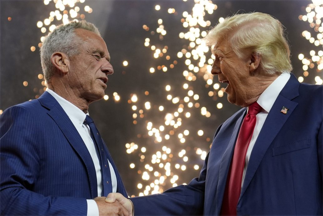 小罗拔特.肯尼迪宣布中止竞选改挺特朗普 遭手足斥“叛徒”