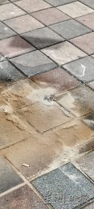 “噬人洞”附近再现几个不明坑洞?!