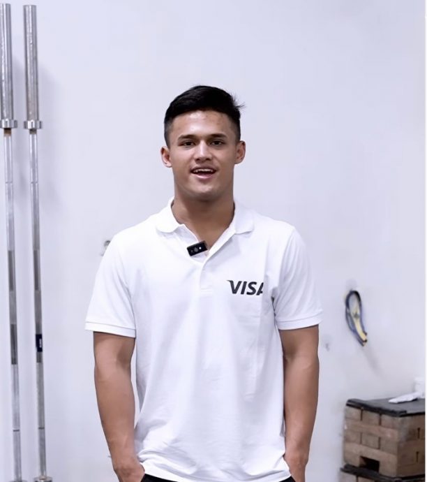 **已签体育(只供网)**为母洗脚后把水喝下,印尼举重新星:感觉被祝福