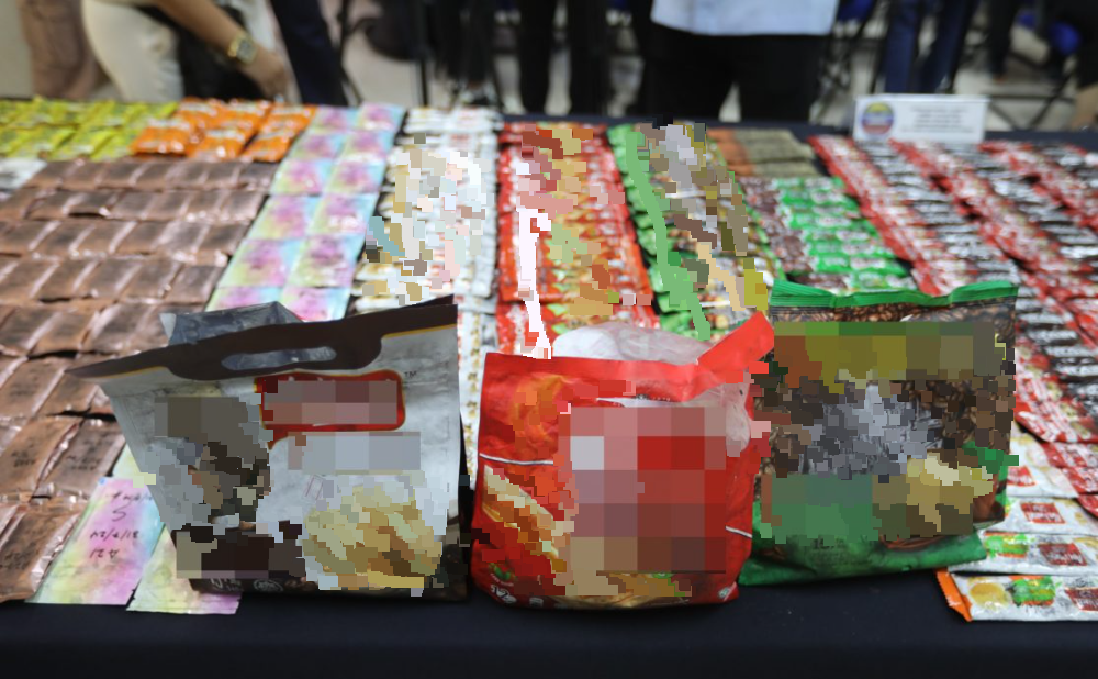 *已签发* 柔:儿子主管母亲跑腿 柔警方捕5本地男女捣毁贩毒集团