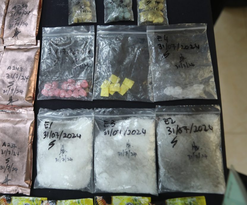 *已签发* 柔:儿子主管母亲跑腿 柔警方捕5本地男女捣毁贩毒集团