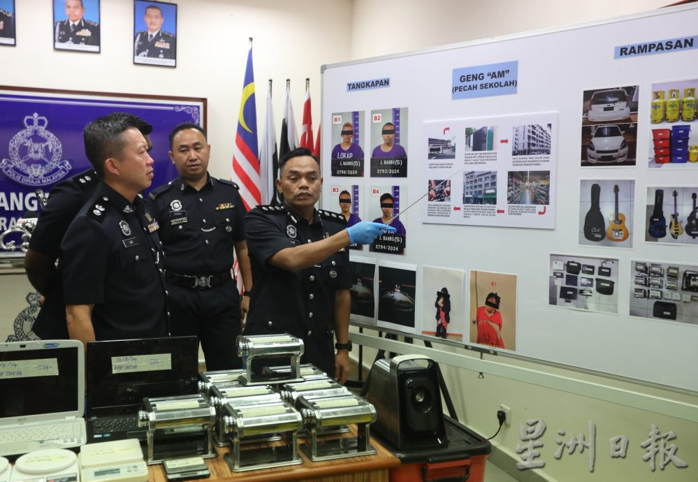 *已签发* 柔:新山南区警方捕4本地男子 破新山区3起学校破门行窃案