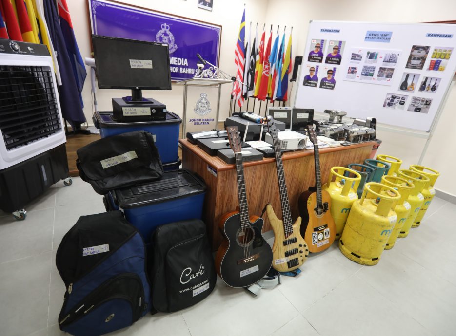 *已签发* 柔:新山南区警方捕4本地男子 破新山区3起学校破门行窃案