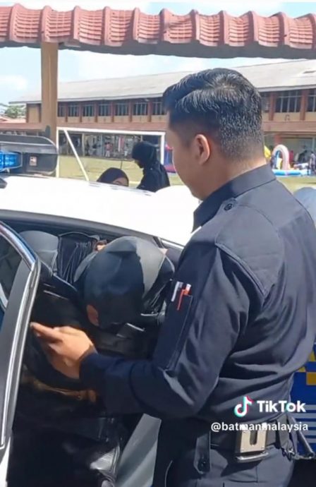 *已签发* 柔:视频:美漫超级英雄──蝙蝠侠被大马警方逮捕?非也,只是儿童节剧目