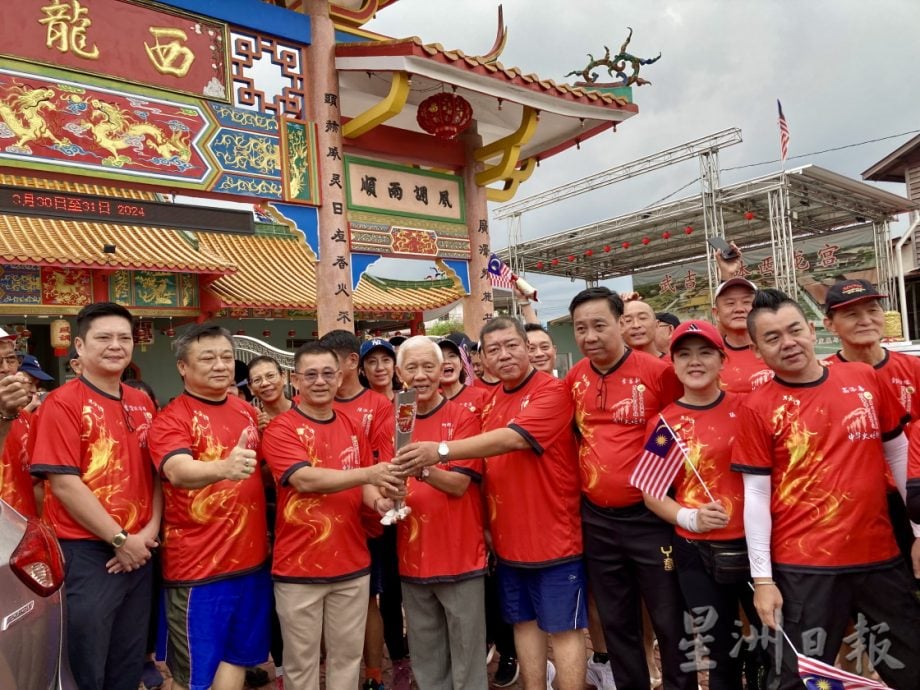 *已签发*柔:“中华行”文化火炬今在昔加末开跑