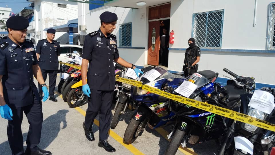 *已签发*柔:新闻:麻坡警方破获价值逾31万令吉的毒品 逮捕贩毒夫妻