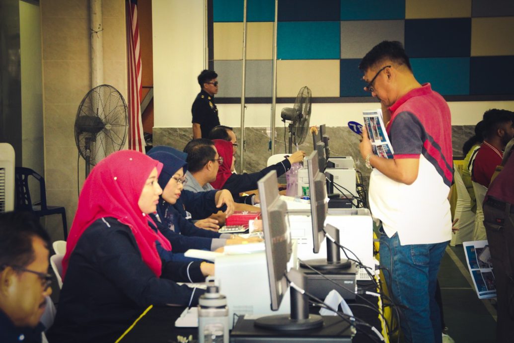 *已签发*柔:柔陆交局拍卖会,本田思域以1万4000令吉成交