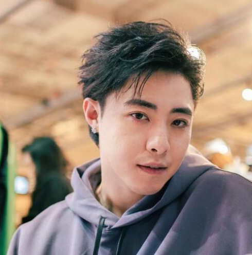 **已签发**柔:狮城二三事:头条:艺人谈农历七月禁忌,歌台不唱《故乡的云》