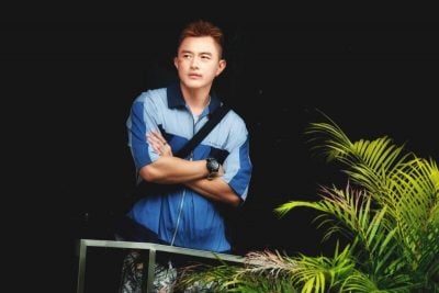 **已签发**柔:狮城二三事:头条:许瑞奇晒黑演杀人前囚犯,包勋评爽演坏小孩