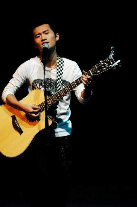 **已签发**柔:狮城二三事:新港音乐人惺惺相惜,林一峰推出梁文福作品辑