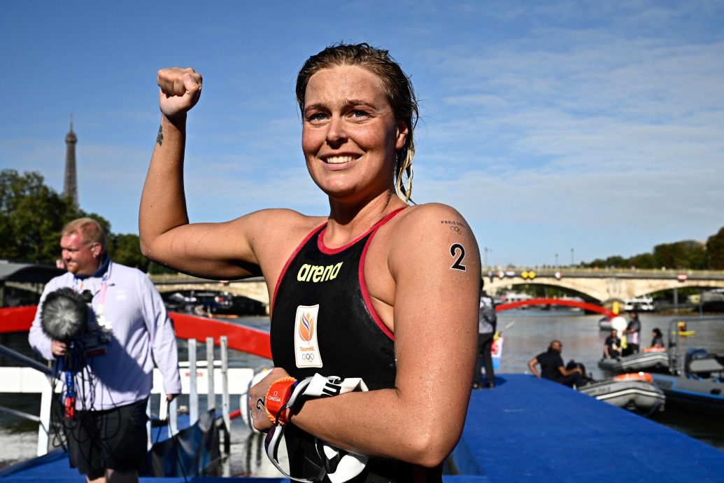 巴黎奥运会| 女子马拉松游泳 范洛文达尔重夺金牌