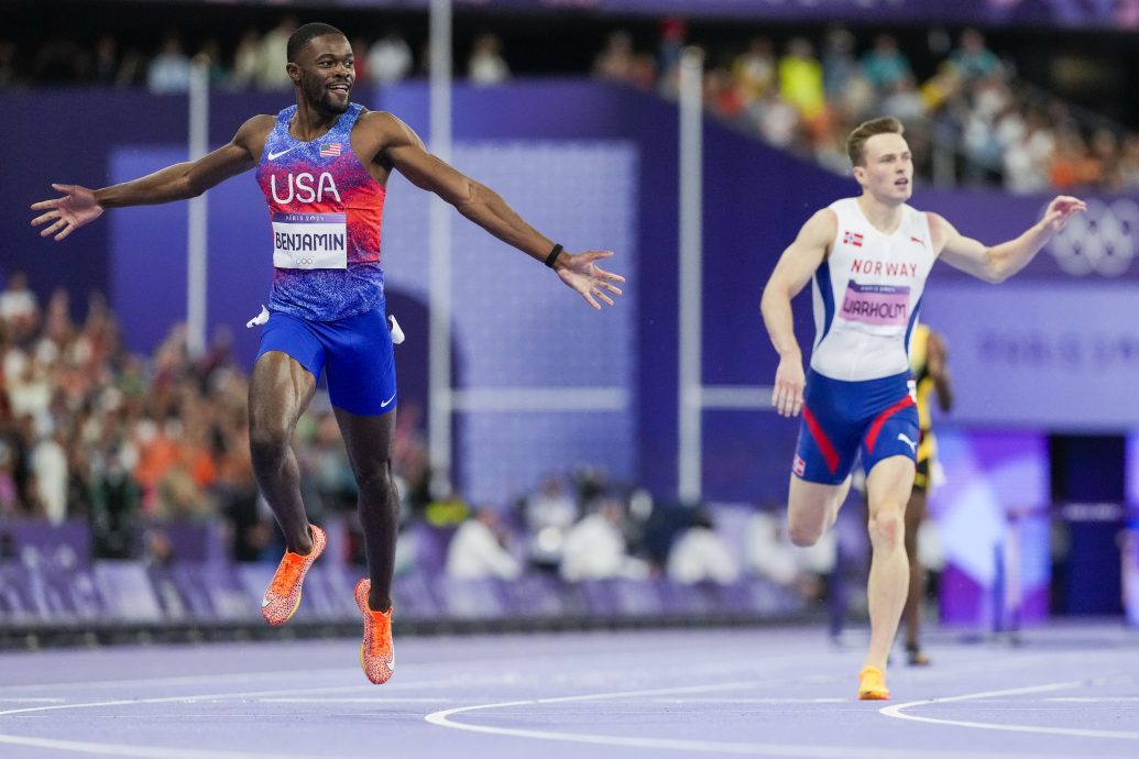 巴黎奥运会田径| 首二棒接力失误遭取消资格 美国男接力连5届无牌