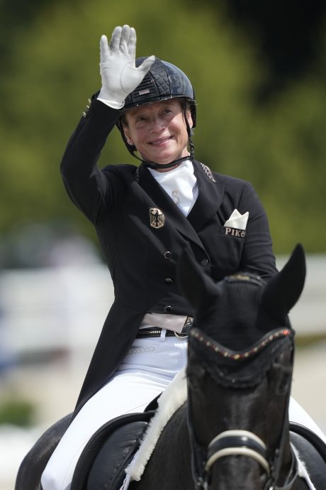 巴黎奥运会马术|参战7届奥运会都摘金 伊莎贝尔成史上第一人