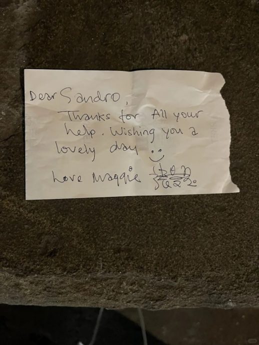 张曼玉伦敦买大衣 竟抱粉丝一起哭