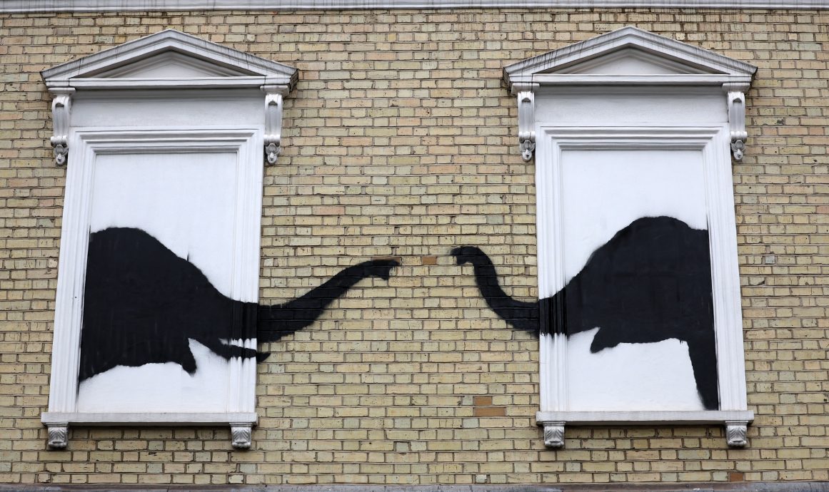 拼盘 Banksy一连5天公开新作品　疑与加沙战事或英国暴动有关