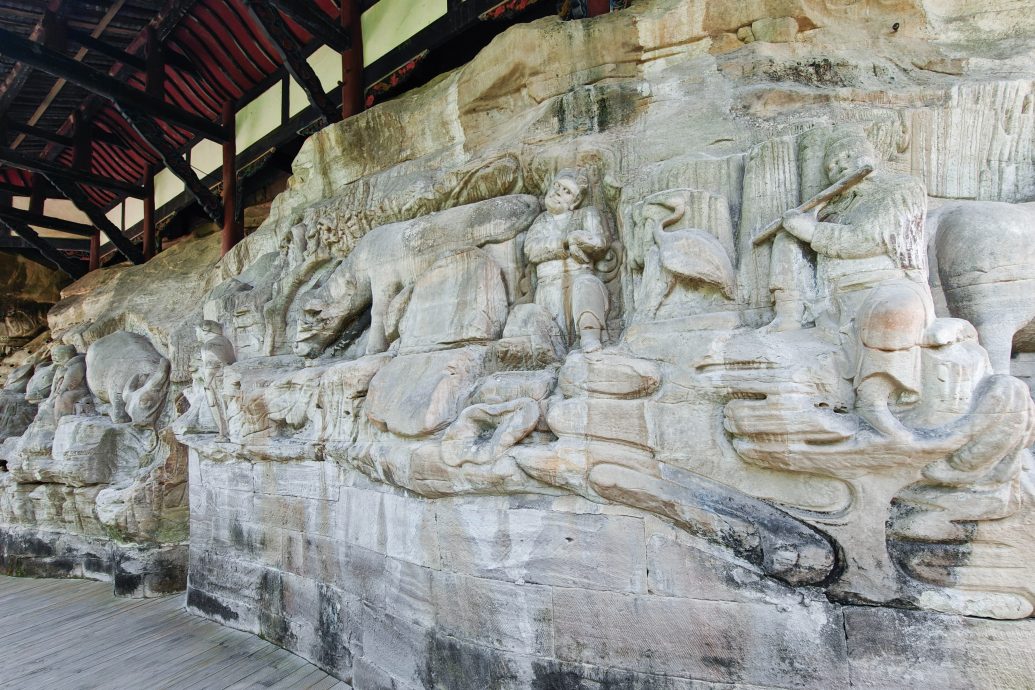 拼盘 《黑神话:悟空》重庆大足石刻取景地 看清千手观音有几只手