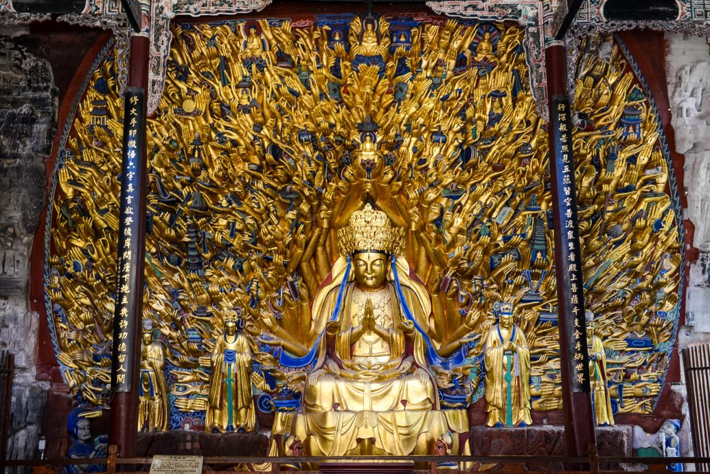 拼盘 《黑神话:悟空》重庆大足石刻取景地 看清千手观音有几只手