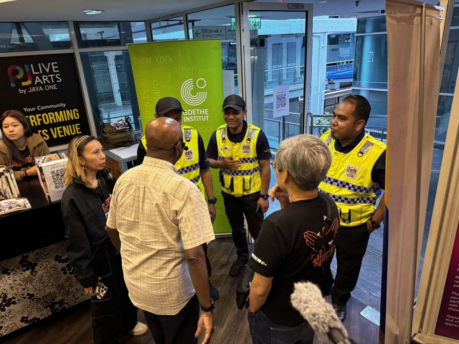 指内政部上门无阻活动进行 自由电影节调侃:“日常友好访问”