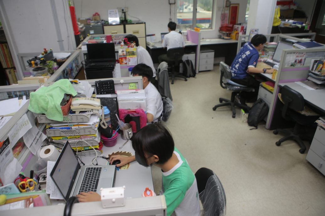 星洲中学时事问答比赛 霹13学生争终极PK赛18强