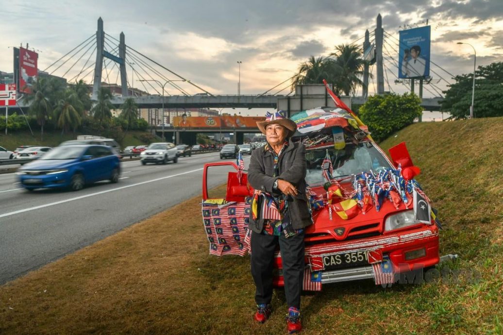 暖势力/在28年车龄挂国旗展现爱国情操