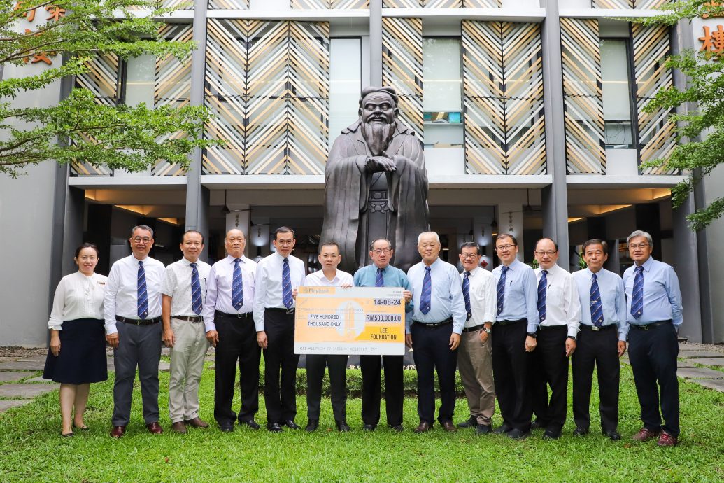 李氏基金慷慨捐赠沙崇正50万建校基金　逾一甲子风雨无阻守护教育基业