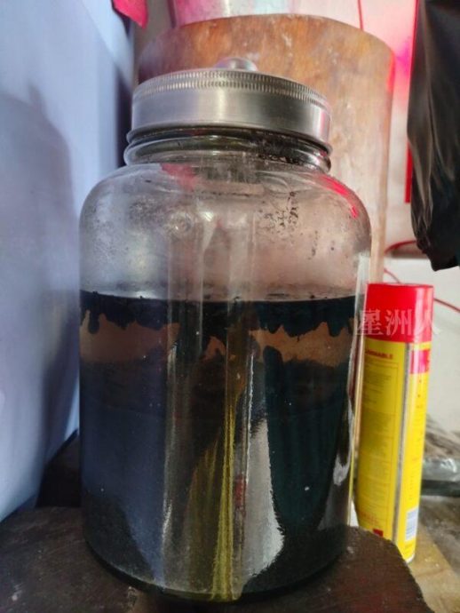 灰燼加入午時水，使其成為鹼水