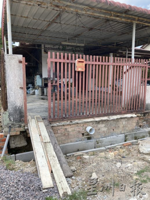 柔:沟渠提升工程耗时3个月未竣工,居民进出严重不便