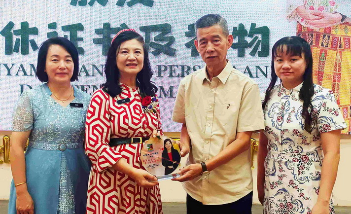 柔:龙引中华学校欢送叶丽慧校长荣休