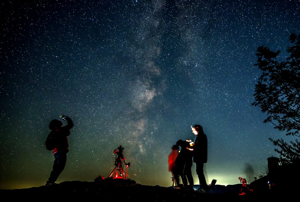 欧洲多地观测到英仙座流星雨