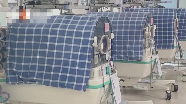 深圳二孩夫妻再生四胞胎 老公叹: 一下变八口家 压力巨大