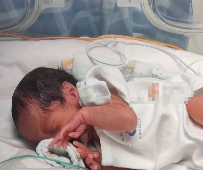 深圳二孩夫妻再生四胞胎 老公叹: 一下变八口家 压力巨大