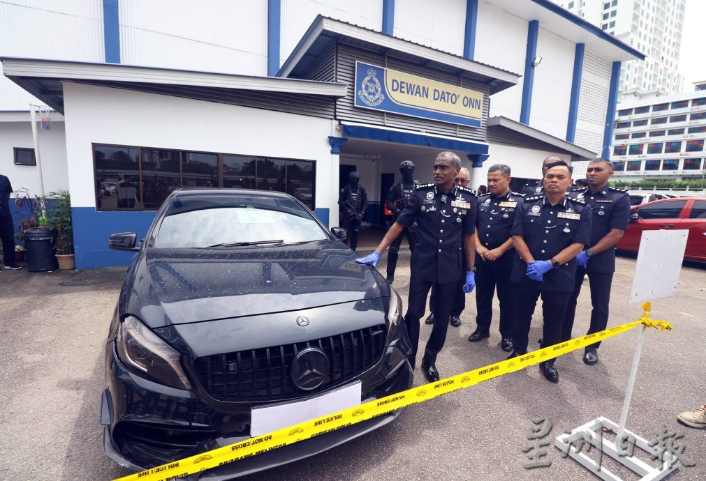 版二头 *已签发* 柔:借围篱社区房屋炼毒 外国男子与本地女伴落网