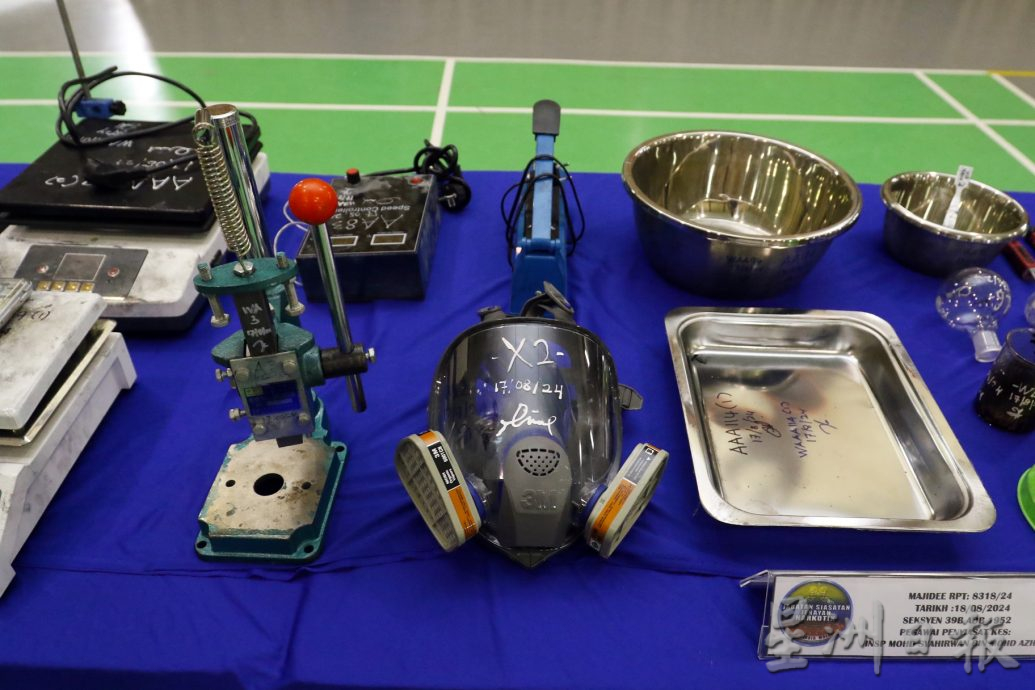 版二头 *已签发* 柔:借围篱社区房屋炼毒 外国男子与本地女伴落网