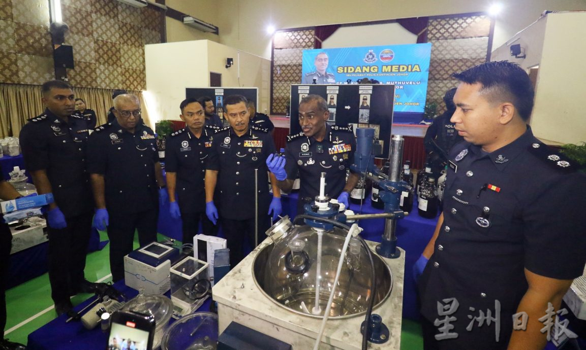 版二头 *已签发* 柔:借围篱社区房屋炼毒 外国男子与本地女伴落网