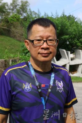版头之一 *已签发* 柔:在高压电缆附近祭拜焚烧 倪顺海:十分危险恐引起意外