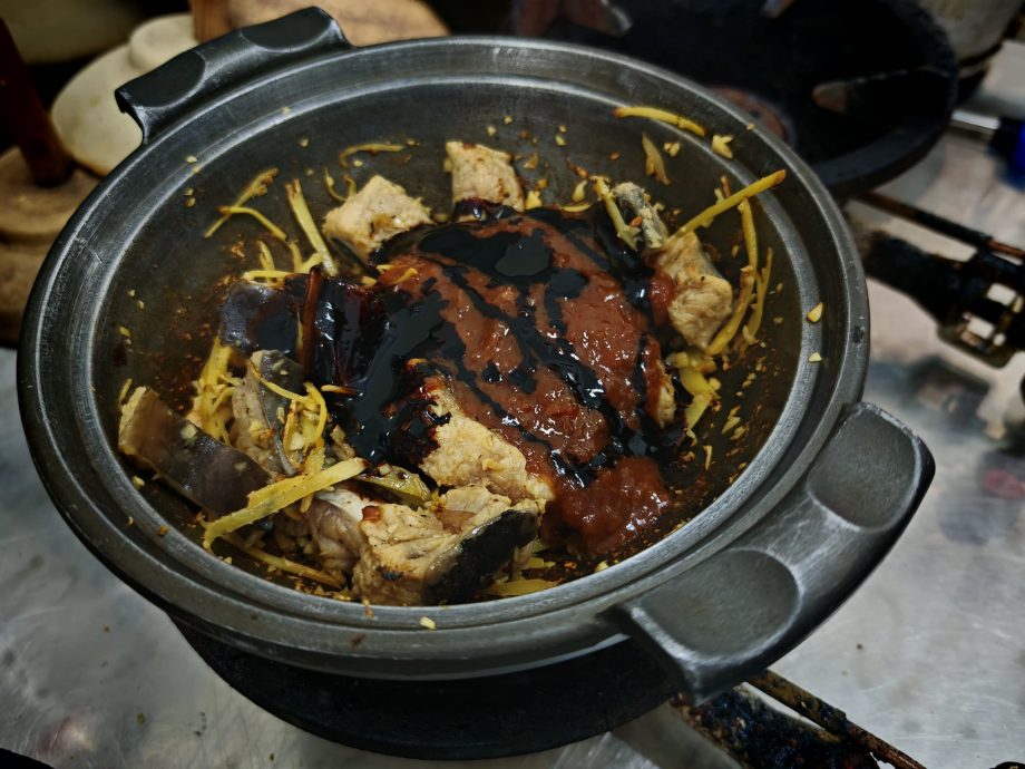 特别推荐 星洲日报 2024年马来西亚美食写手大赛参赛作品《老板,给我来个砂煲泥鳅!》/陈秋蕾