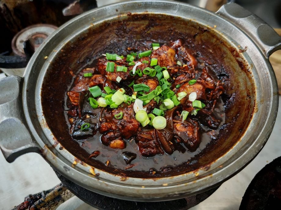 特别推荐 星洲日报 2024年马来西亚美食写手大赛参赛作品《老板,给我来个砂煲泥鳅!》/陈秋蕾