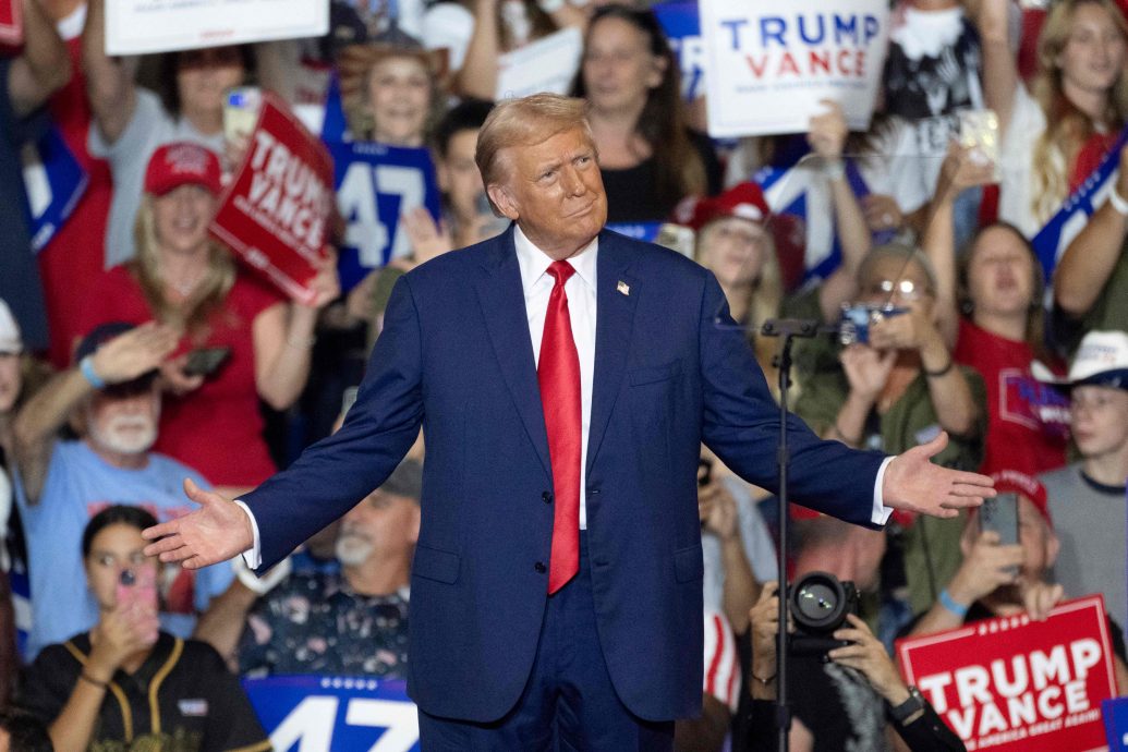 特朗普又口出狂言!自称比贺锦丽“更好看”