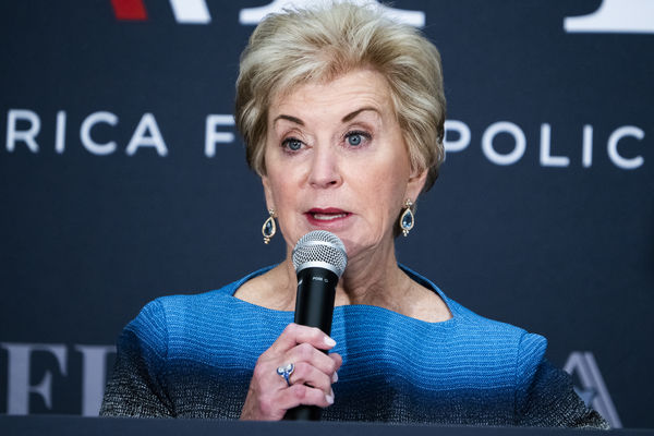 特朗普白宫过渡团队成形! 富婆金主、儿子主导内阁人事