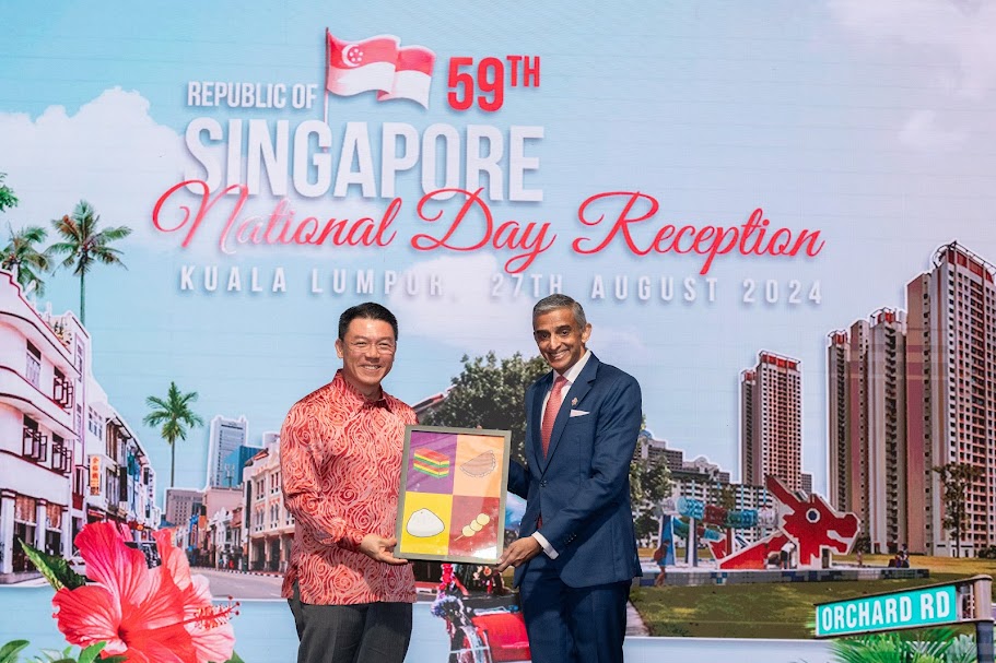 狮城最高专员署国庆招待会/重新发现新加坡 梅侬:是时候重振两国关系