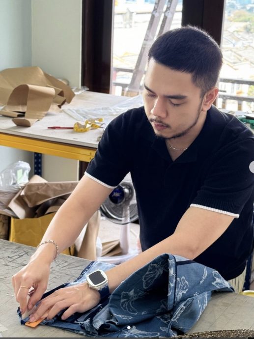 看不清红绿灯仍能打造服装品牌 设计师:“色盲非残疾而是天赋!”