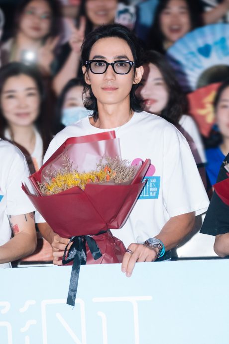 粉丝当面开骂剧组“又蠢又坏” 朱一龙路演场面超尴尬