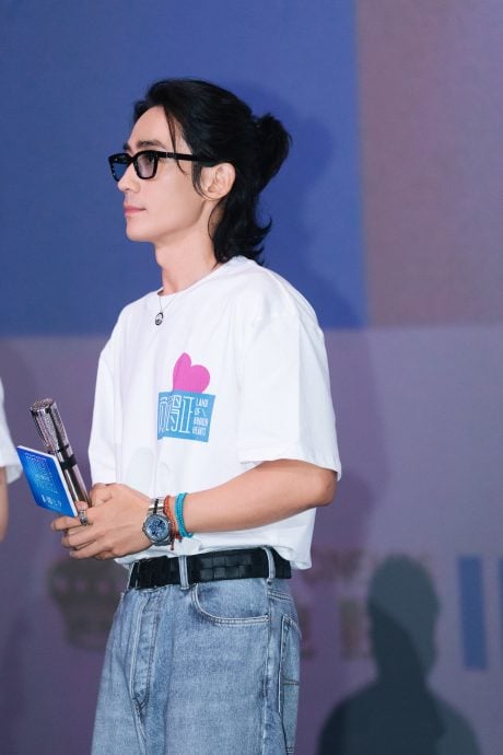 粉丝当面开骂剧组“又蠢又坏” 朱一龙路演场面超尴尬