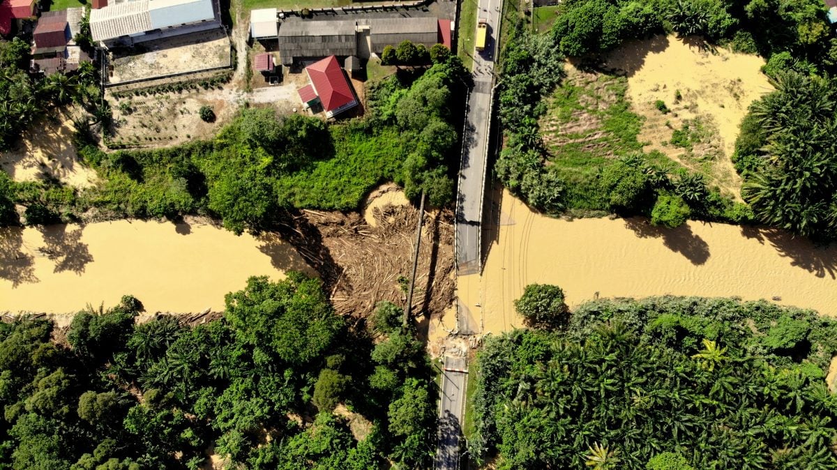 营区受困者:洪水瞬间来袭 帐篷被冲走 及时逃生